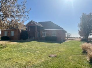 2103 Grandview Dr E, Garden City, KS 67846