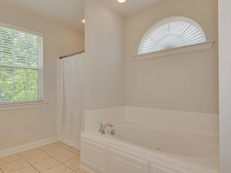 158 Kenilworth Dr — Photo 28