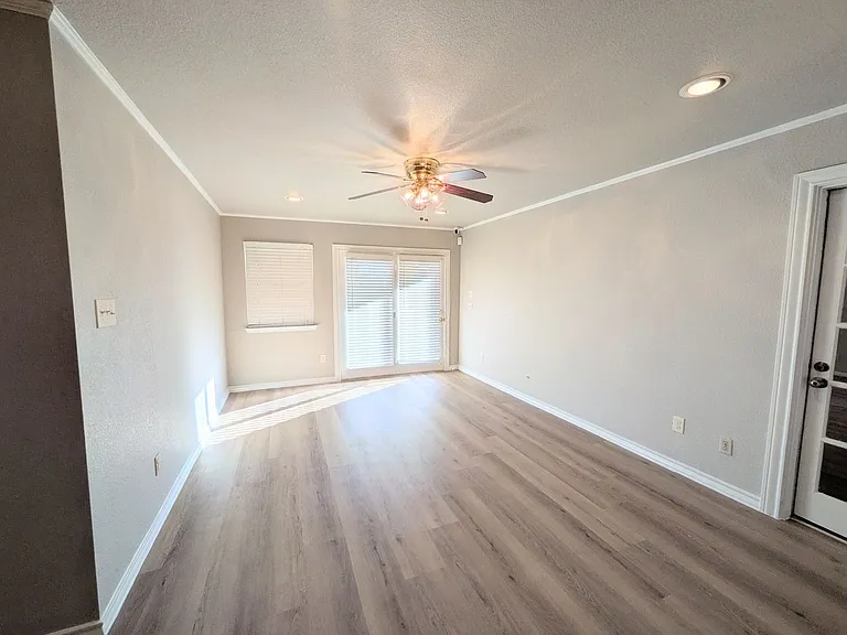 6618 Cloverbend St — Photo 32