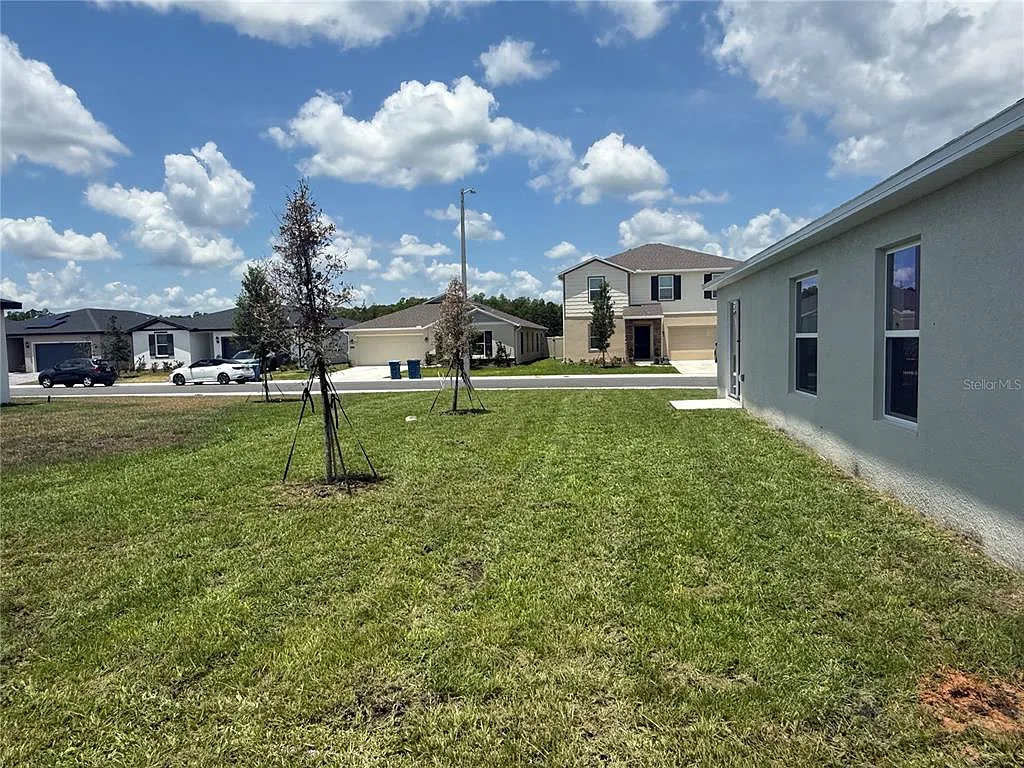 4 bed, 2.0 bath, 1824 sqft, $2,500 — Photo 2