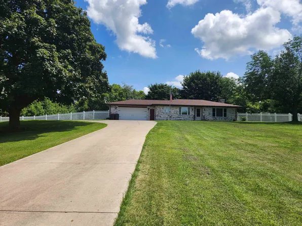 N682 Wishing Well Ln, Fort Atkinson, WI 53538