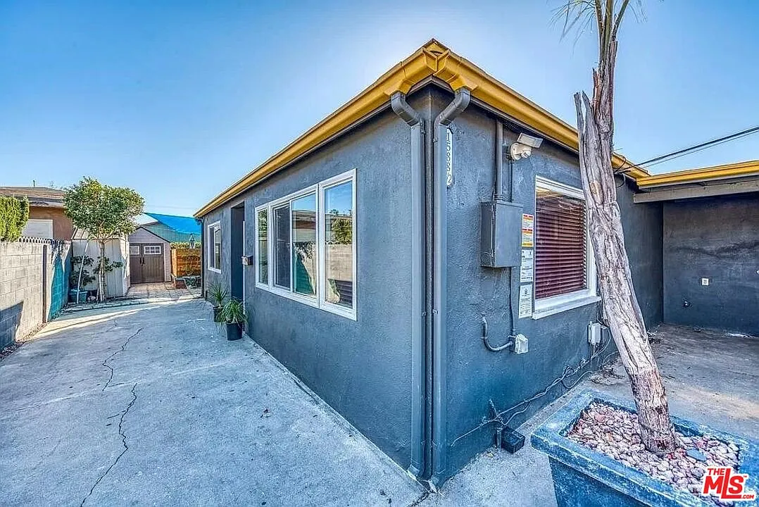3 bed, 2.0 bath, 1100 sqft, $3,200 — Photo 3