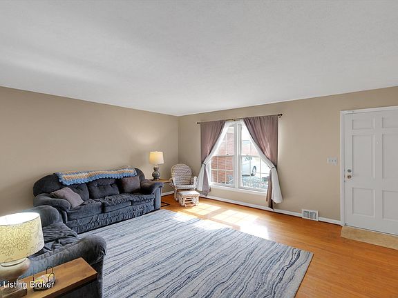 2nd image of 6813 Green Manor Dr