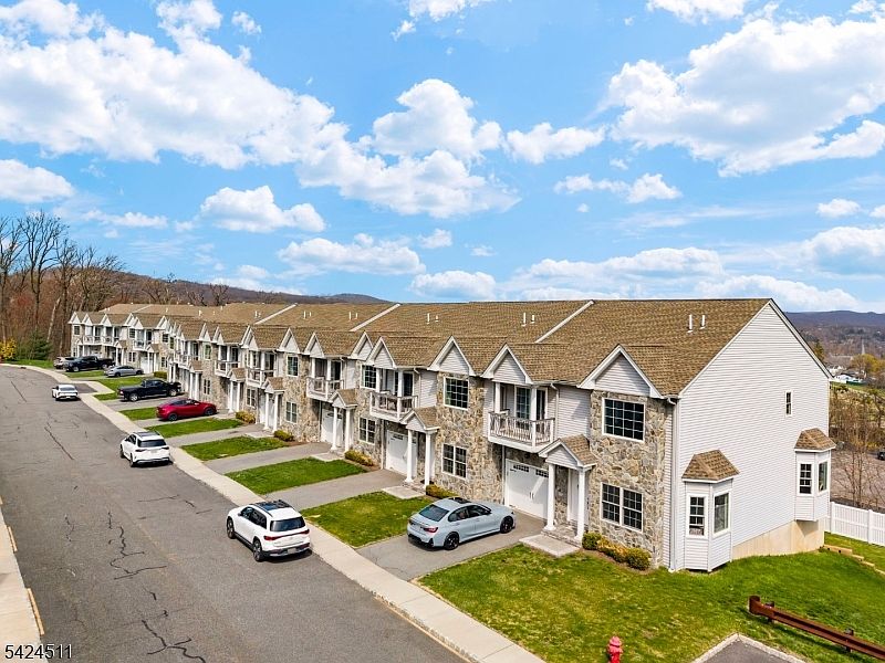 1st image of 64 Halina Ln