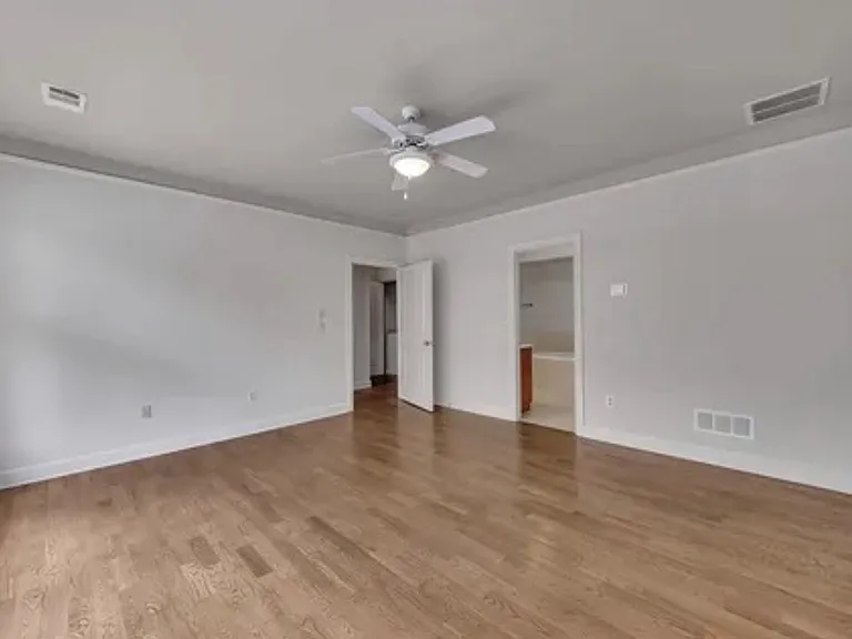 1390 Dutch Valley Pl NE — Photo 18
