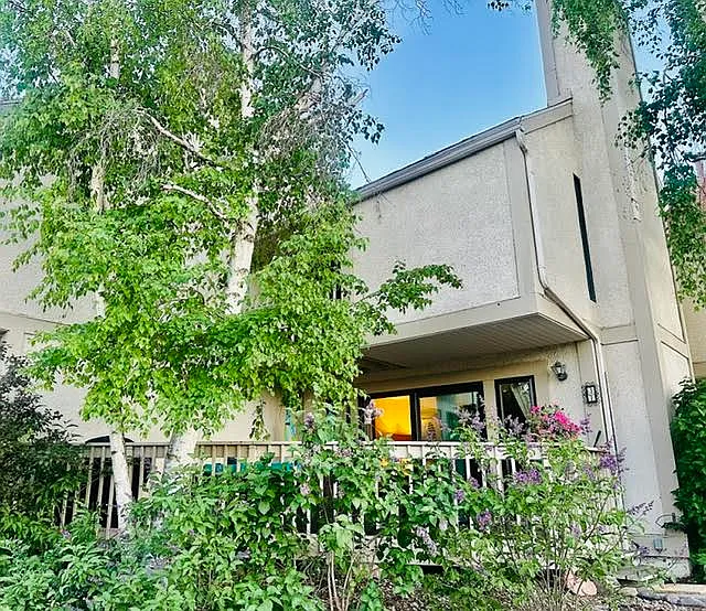 37 Racquet Club Dr — Photo 2
