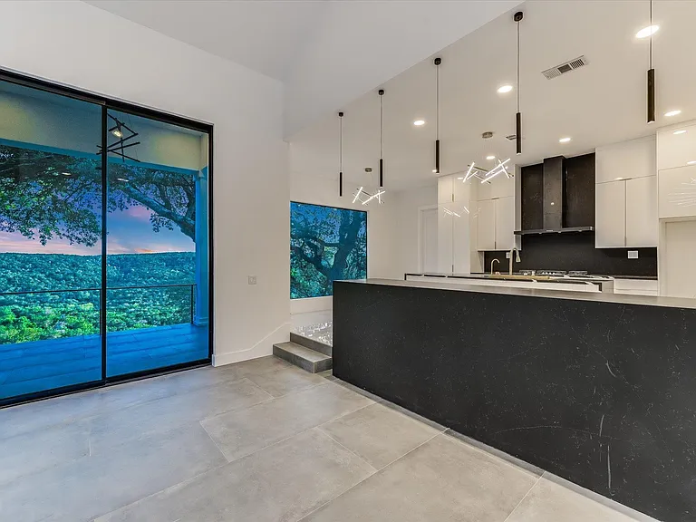 9409 Bell Mountain Dr — Photo 14