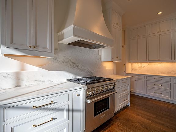 5th image of 2213 Walnut Hill Dr