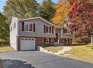 6 Glenview Ct, Coventry, RI 02816