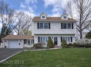 21 Cathy Ln, Waldwick, NJ 07463