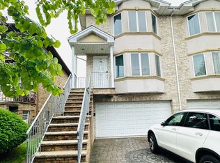 415A 3rd St, Palisades Park, NJ 07650