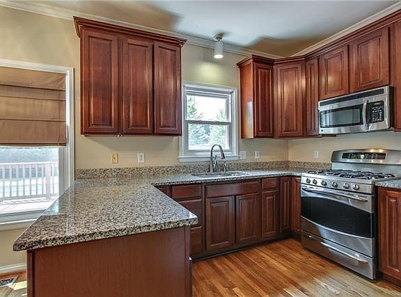 5th image of 212 Big Ben Ct