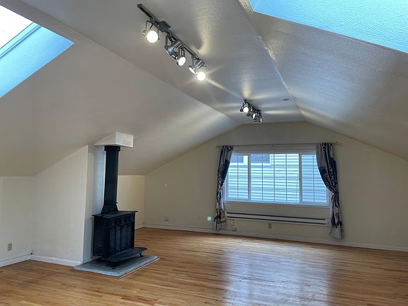 3rd image of 1439 Baker St