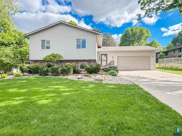 2405 E 51st St, Sioux Falls, SD 57103