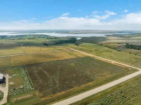 4976 14th St NW, Garrison, ND 58540