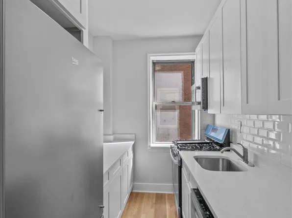 3810 Greystone Avenue 301 image 2 of 11