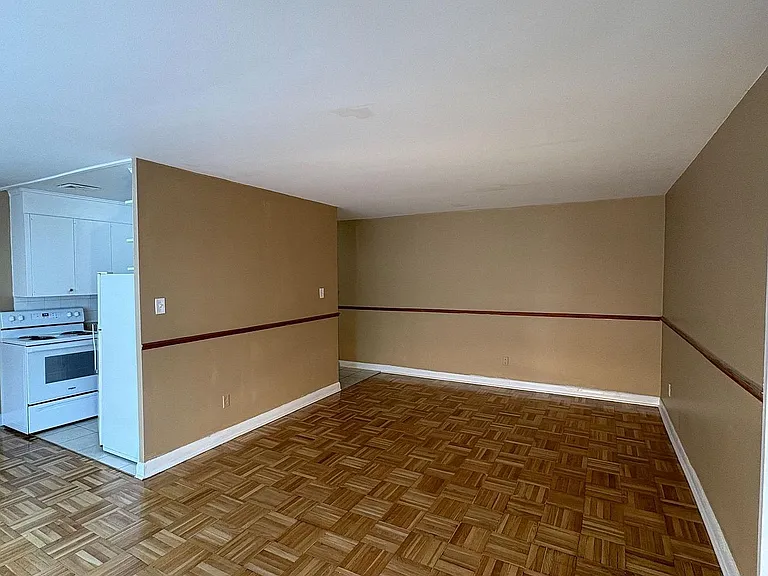 2135 Avenue Rd #205 — Photo 7