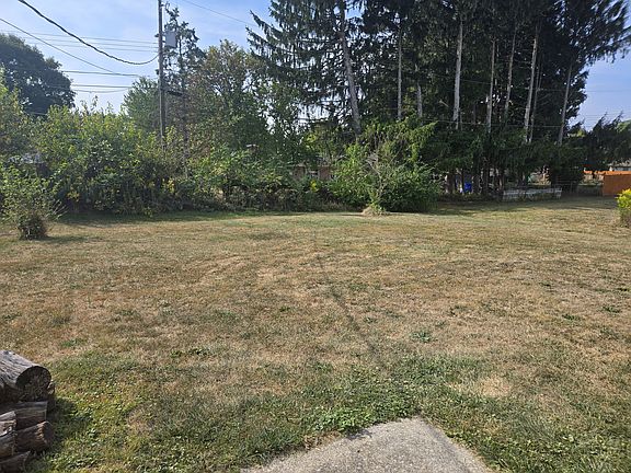 3rd image of 119 Veasey Ln
