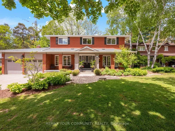 24 Hawthorne Ln, Aurora, ON L4G 3K7