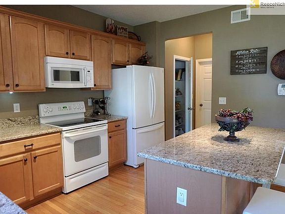 Upgraded Cabinets and Large Pantry. Granite Counters!