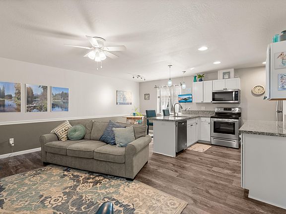 3rd image of 7790 Jacqueline Way