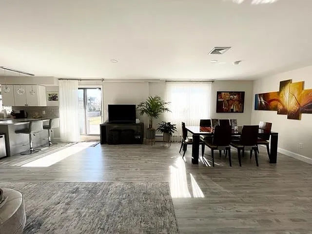 1 bed, 1000 sqft, $2,500 — Photo 3