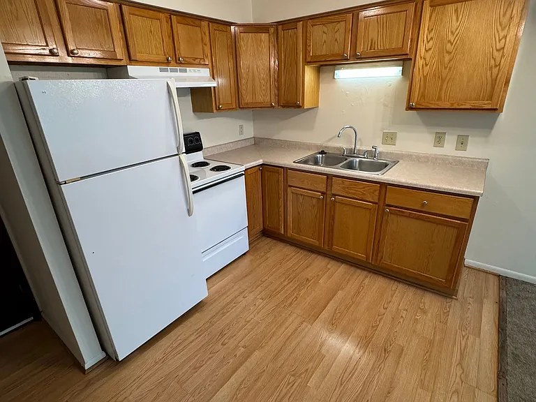 970 Union St — Photo 2