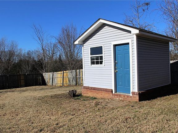 5th image of 702 Sandstone Dr