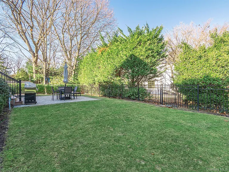 27 Pine St — Photo 44