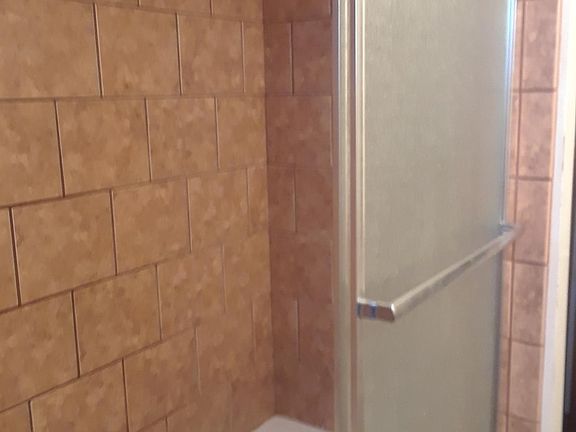 4th image of 18150 Hilton Dr