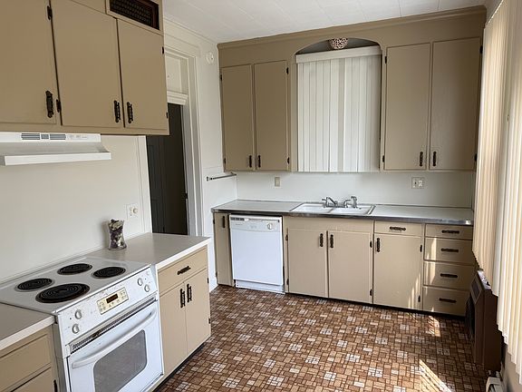 5th image of 28 E Portland St Floor 1
