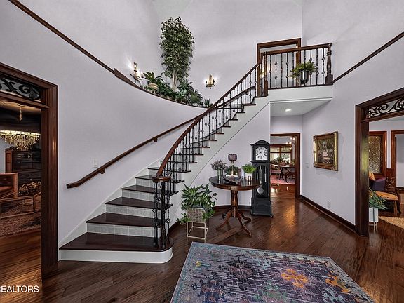 5th image of 1329 W Hunt Rd