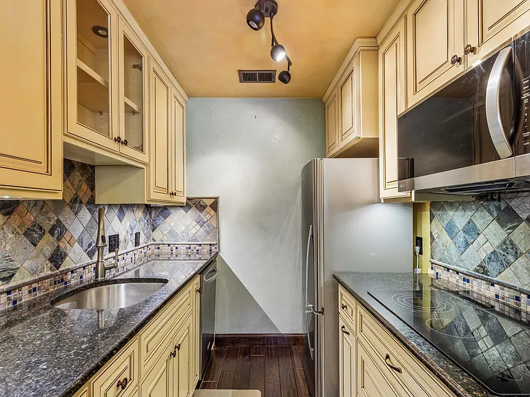 500 E Riverside Dr #254 — Photo 5
