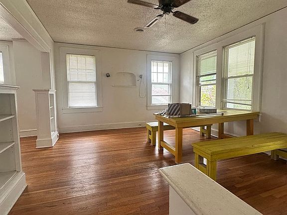 3rd image of 527 Maryland Ave APT 2