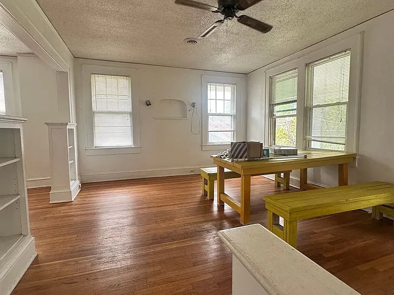 527 Maryland Ave — Photo 3