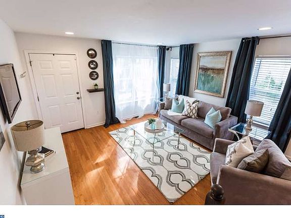 4th image of 1022 Earl St