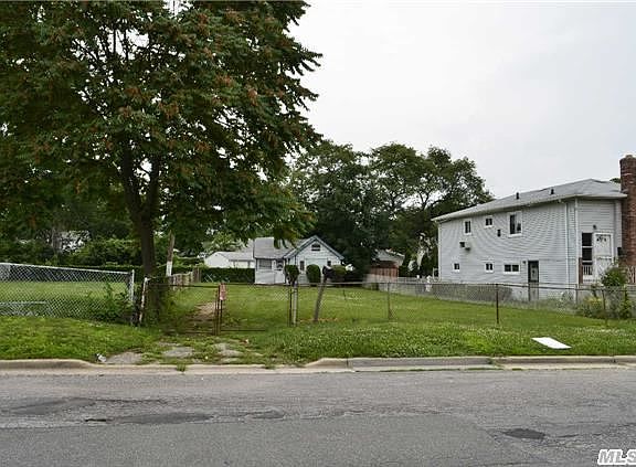 3rd image of 251 Cornell St