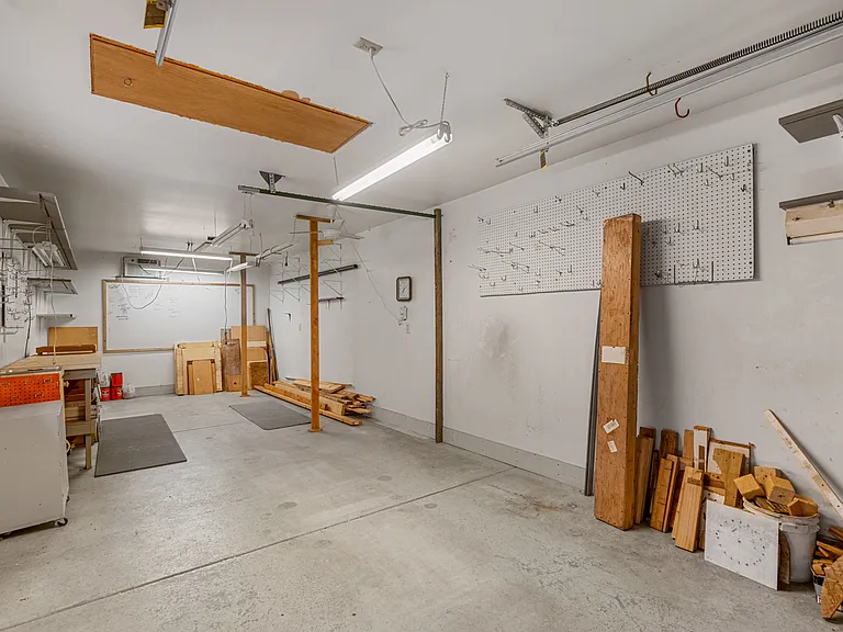 900 N Saint James Pl — Photo 25