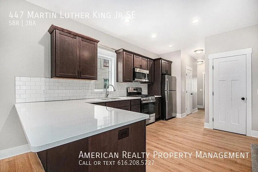 5 bed, 2.5 bath, 2312 sqft, $3,200 — Photo 4