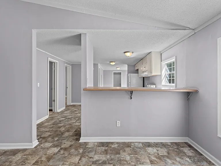 1133 Pickett Rd — Photo 4
