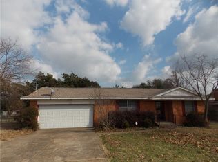 826 Hilltop Cir, Desoto, TX 75115