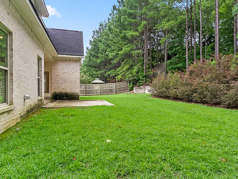 4200 Churchill Ln — Photo 4