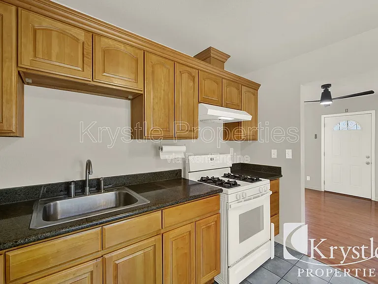 1244 Georgia St — Photo 9
