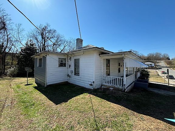 3rd image of 225 Roberts St