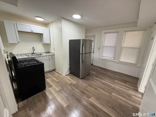 33 Star St APT 5, Ansonia, CT 06401