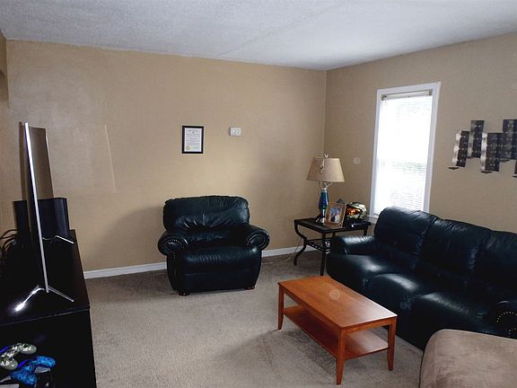 3rd image of 3000 Ravenswood Dr