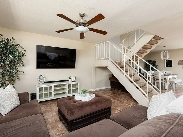 4334 N Parkway Ave — Photo 3