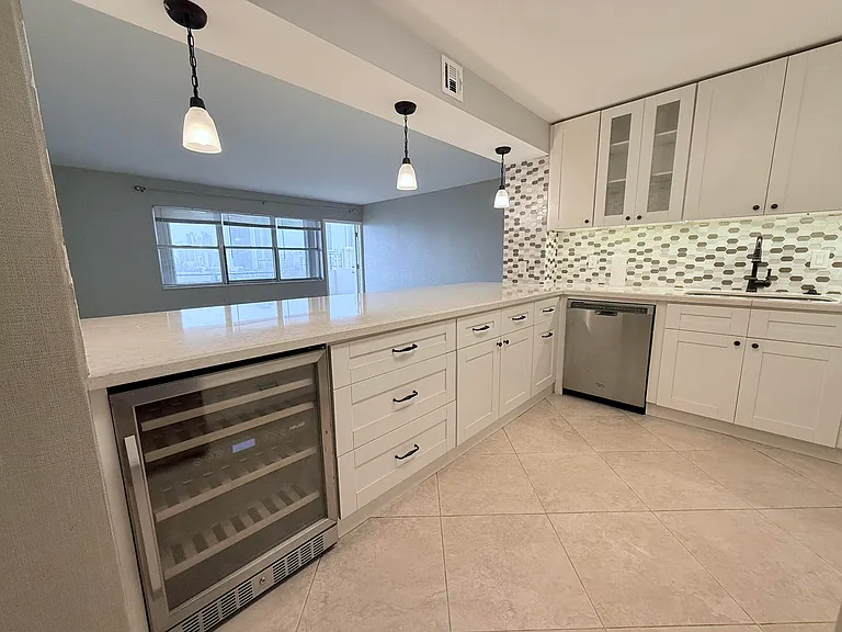 401 Golden Isles Dr #913 — Photo 10