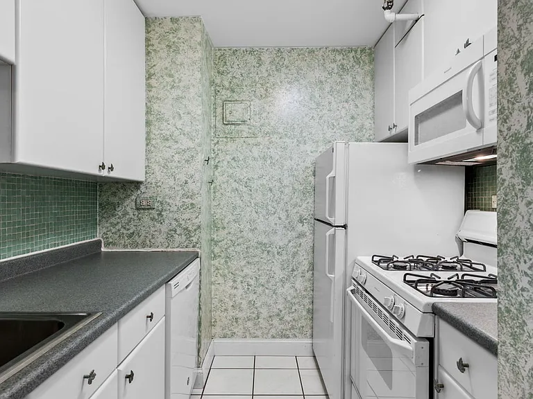 151 Tremont St #17J — Photo 31