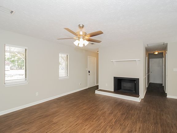 003-photo-living-room-11825465_11302022